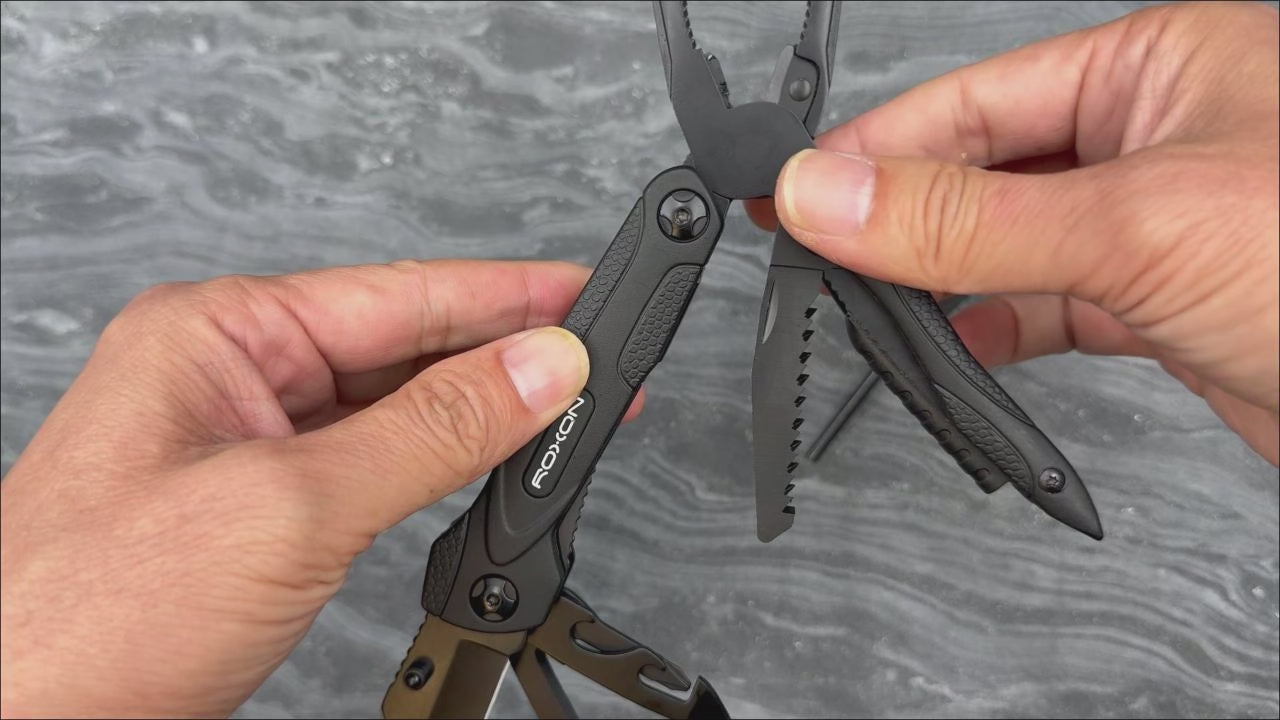 Roxon Spark black multitool in hands demo